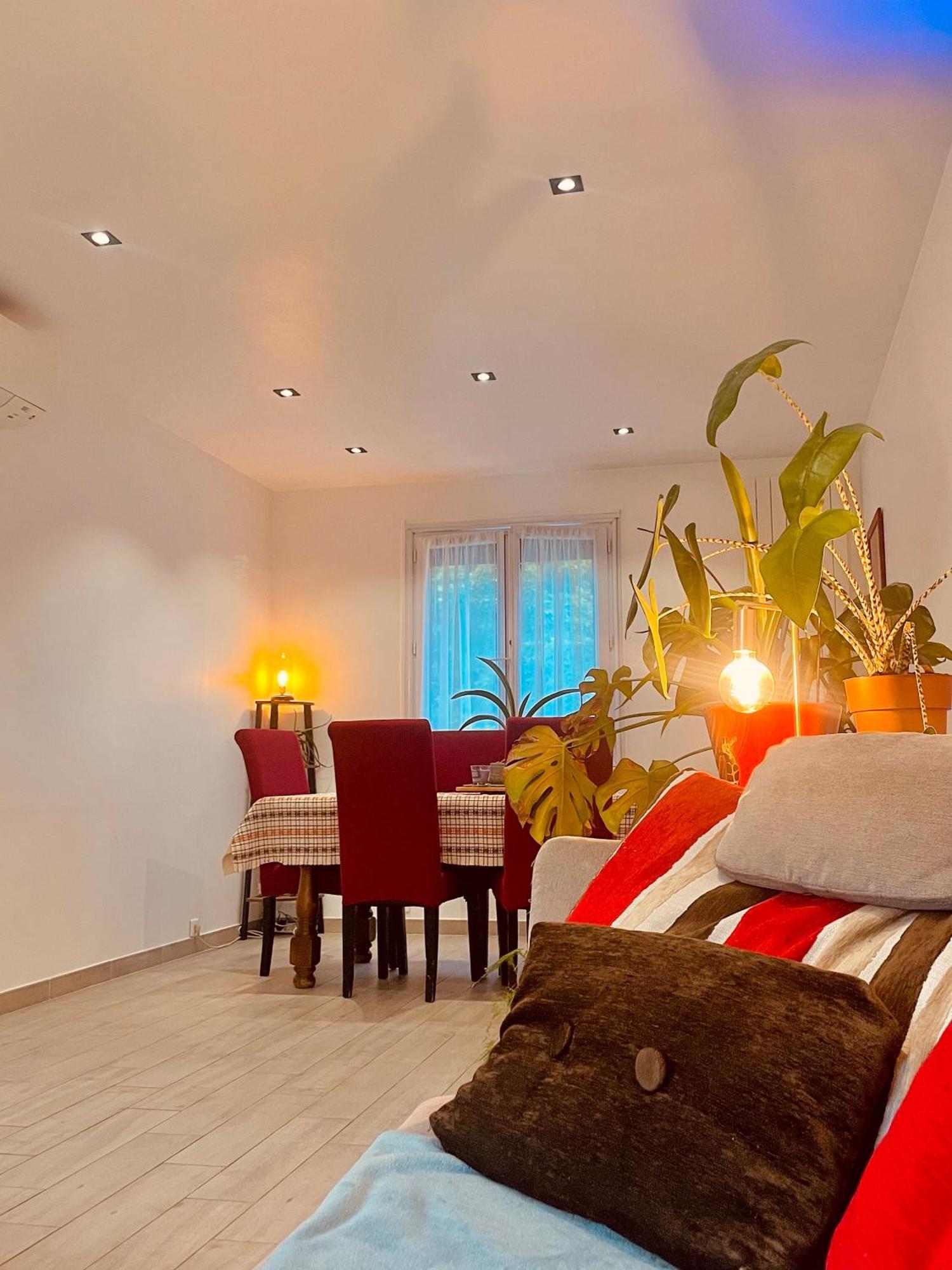 Privatunterkunft Lumineux Avec Jardin Et Jacuzzi - Parentale - Full Ac - Proche - Cdg - Stade De France - Parc Des Expositions *