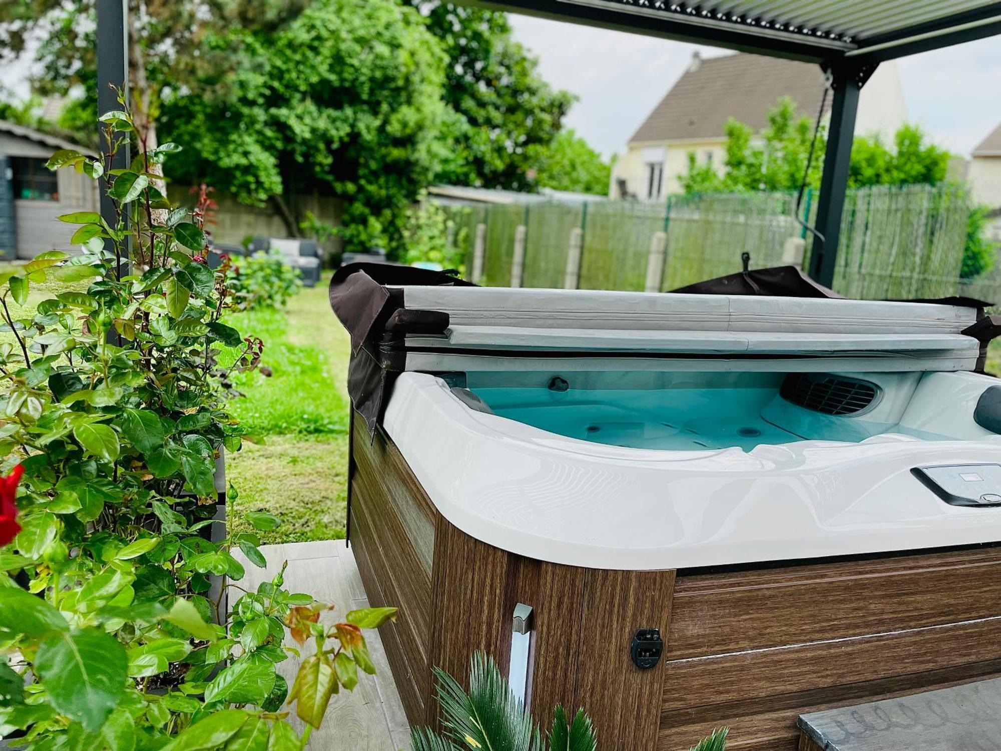 Lumineux Avec Jardin Et Jacuzzi - Parentale - Full Ac - Proche - Cdg - Stade De France - Parc Des Expositions Séjour chez l'habitant *