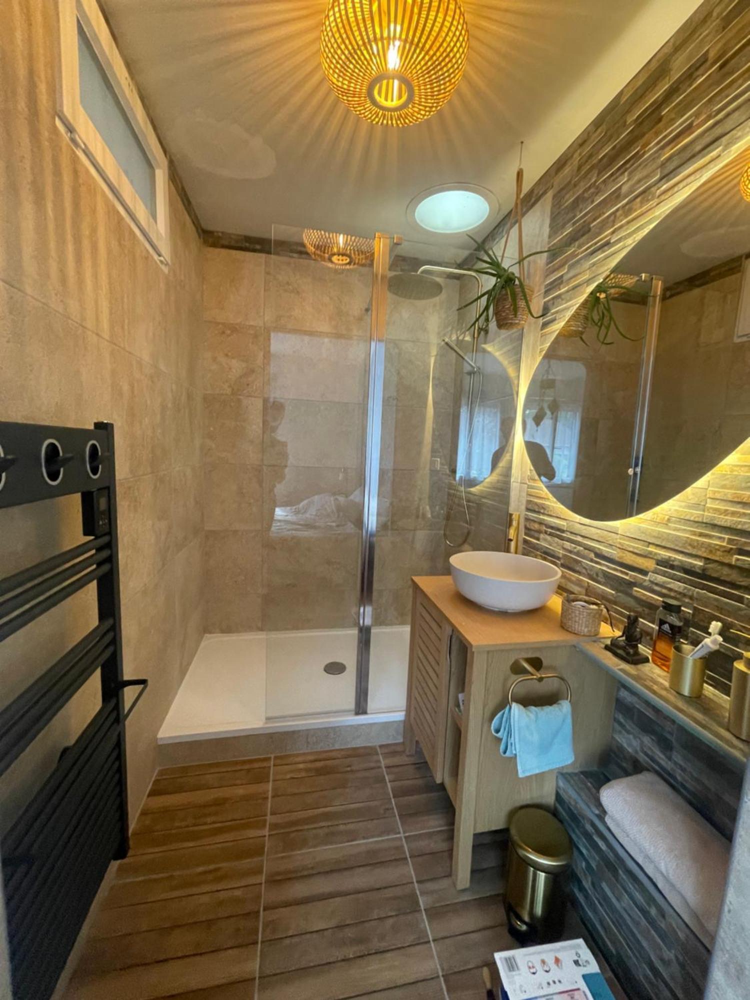 Séjour chez l'habitant Lumineux Avec Jardin Et Jacuzzi - Parentale - Full Ac - Proche - Cdg - Stade De France - Parc Des Expositions Le Blanc-Mesnil